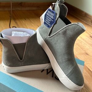 Vetiver Grey Platform Chelsea Boots